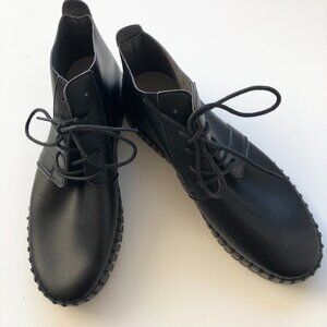 Caposhie Black Microfiber Chukka Ankle Boots US 10 Fits small more like 9 or 9.5